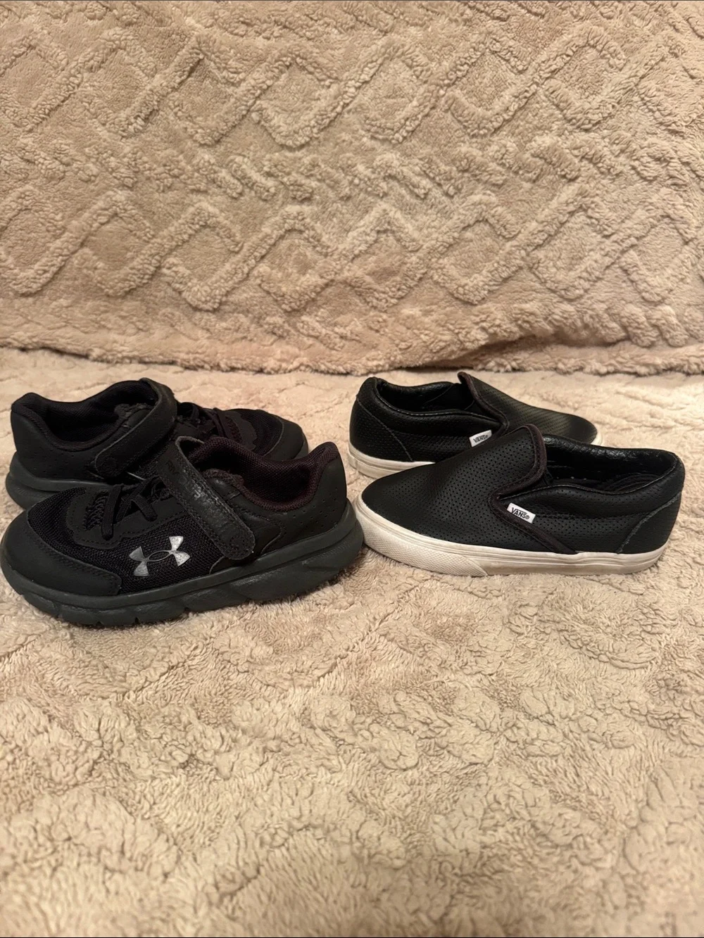 Under Armour & VANS Kids Black Sneakers with Hook-and-Loop Strap Sz9
